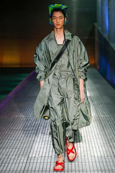 Look 30